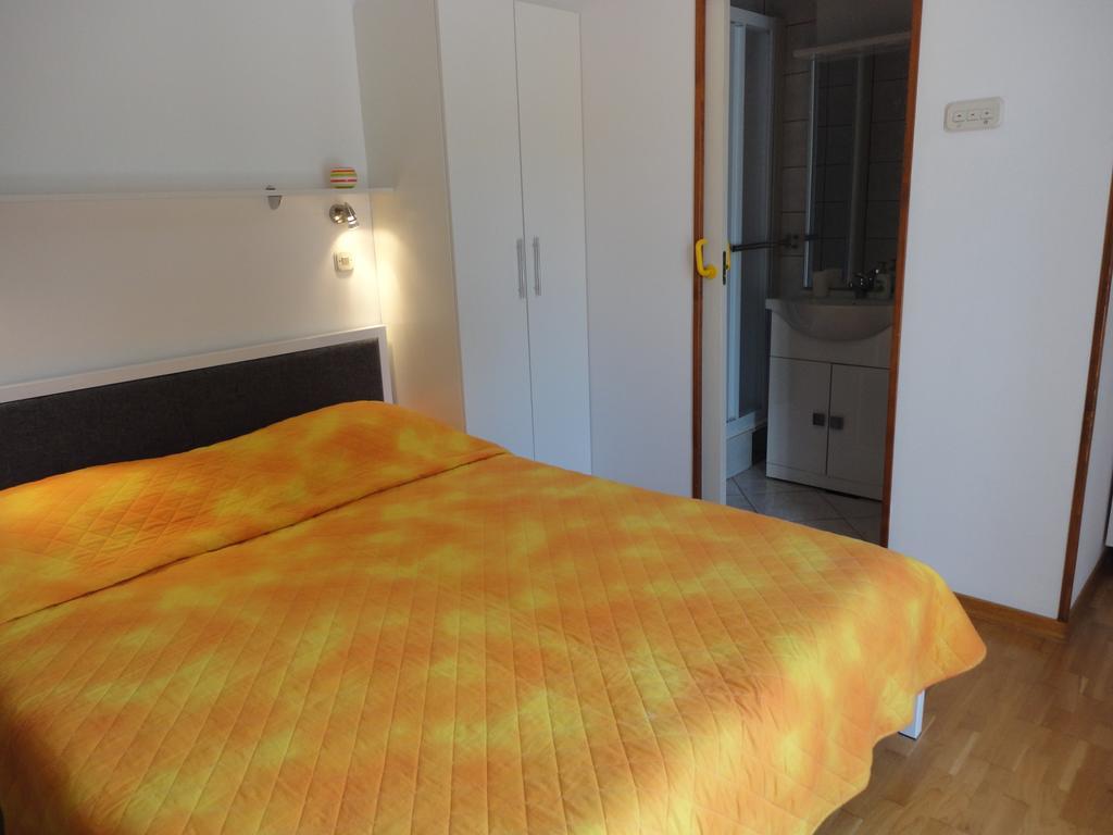 Guesthouse Apartment Bozica Bol Værelse billede