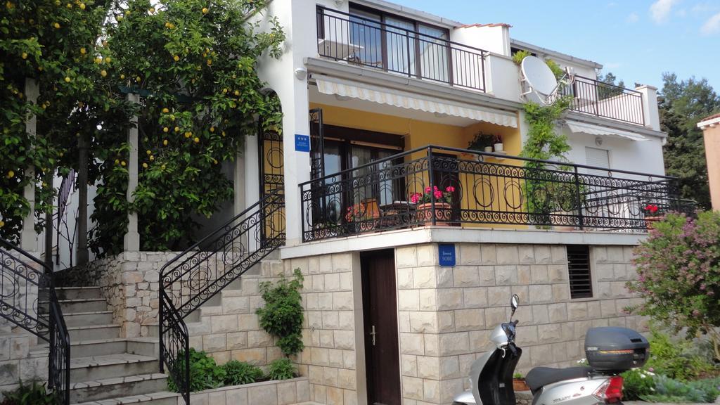 Guesthouse Apartment Bozica Bol Eksteriør billede