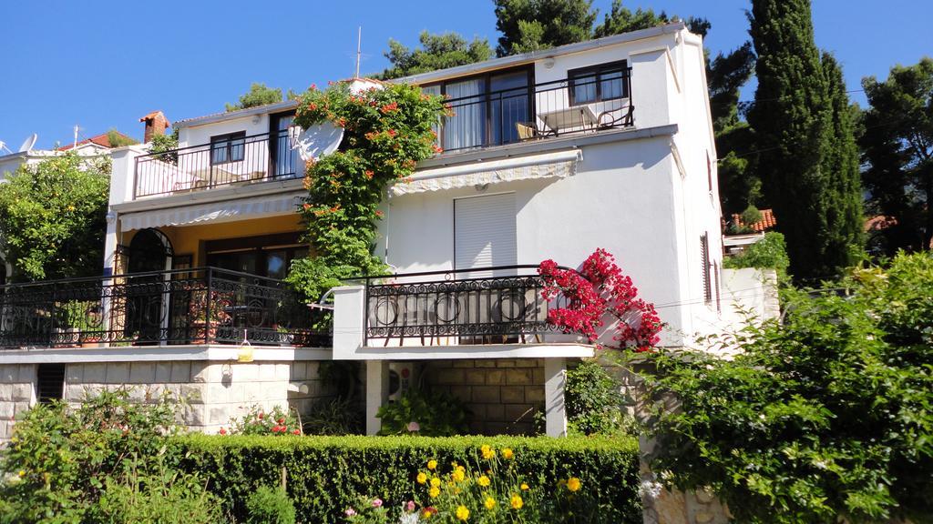 Guesthouse Apartment Bozica Bol Eksteriør billede