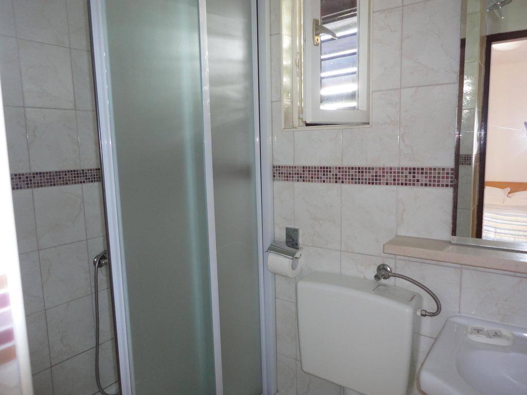 Guesthouse Apartment Bozica Bol Eksteriør billede