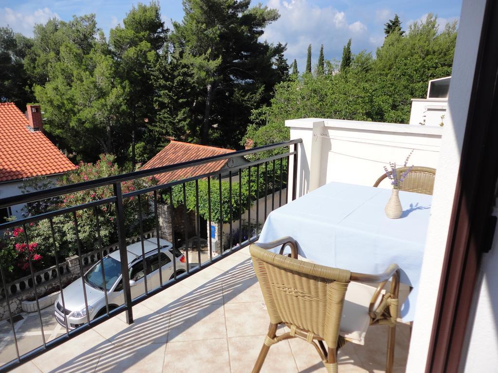 Guesthouse Apartment Bozica Bol Eksteriør billede
