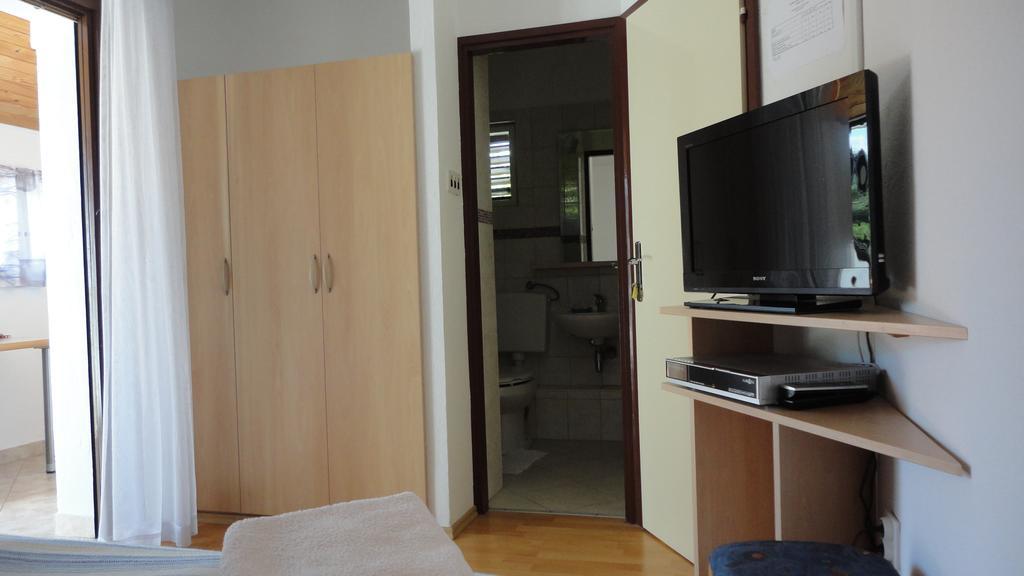 Guesthouse Apartment Bozica Bol Eksteriør billede