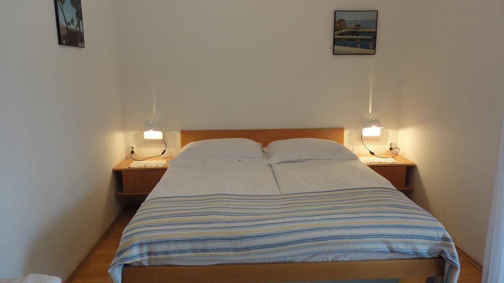 Guesthouse Apartment Bozica Bol Eksteriør billede