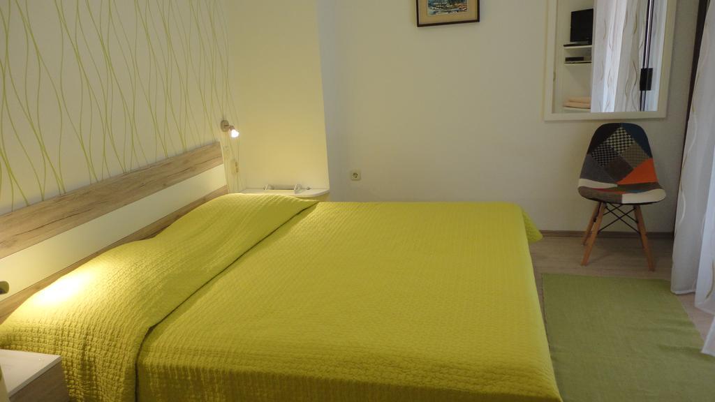 Guesthouse Apartment Bozica Bol Eksteriør billede
