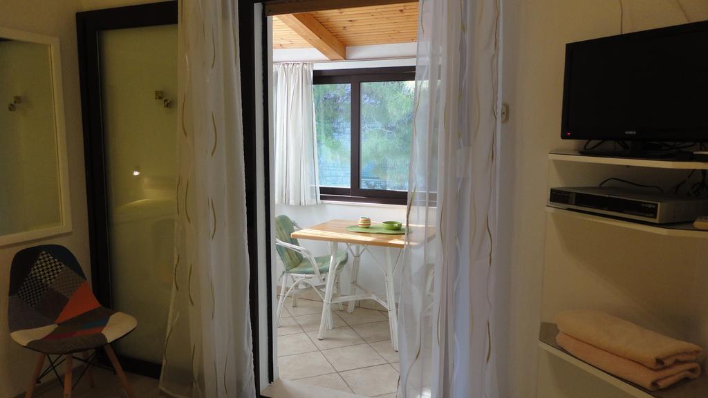 Guesthouse Apartment Bozica Bol Eksteriør billede