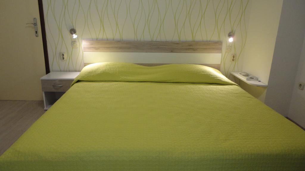Guesthouse Apartment Bozica Bol Eksteriør billede