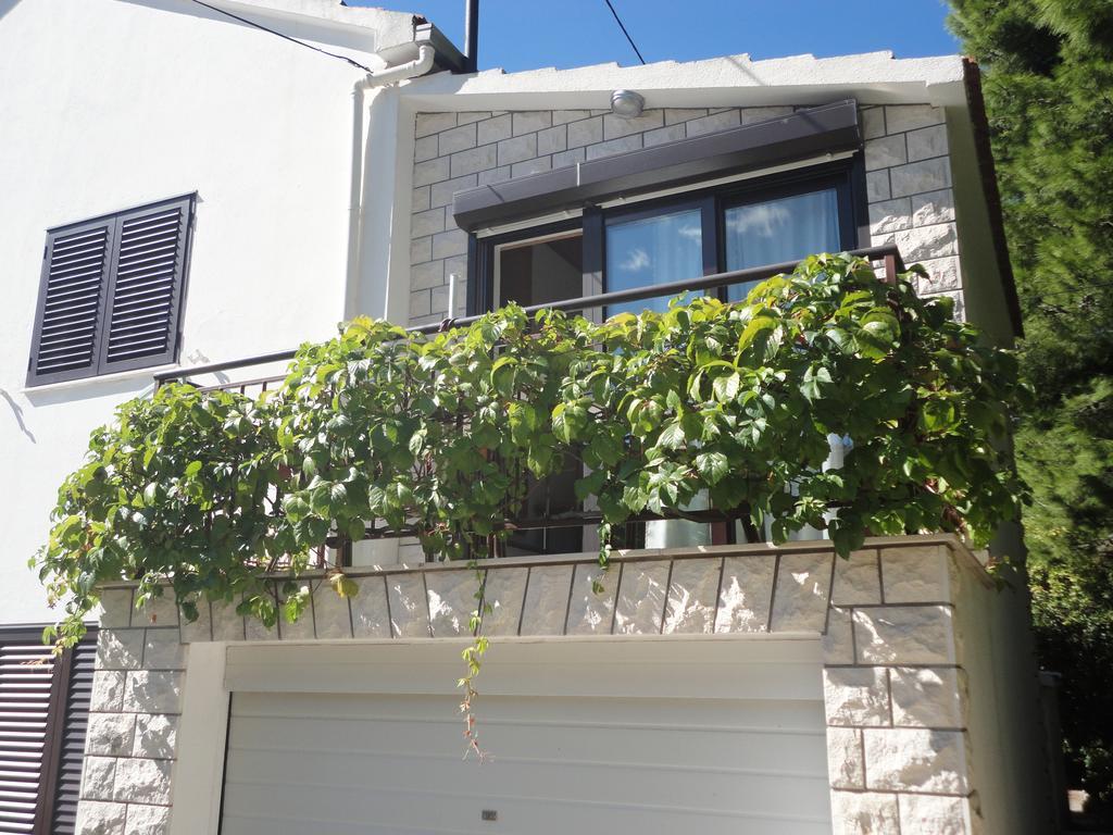 Guesthouse Apartment Bozica Bol Eksteriør billede