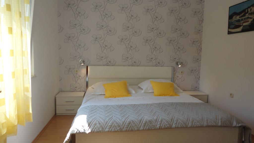 Guesthouse Apartment Bozica Bol Eksteriør billede